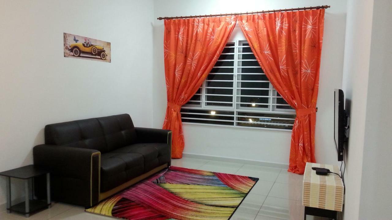 Az Homestay @ Southville City Банги Екстериор снимка