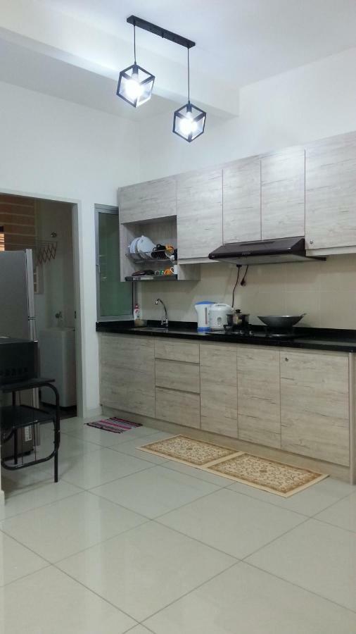 Az Homestay @ Southville City Банги Екстериор снимка
